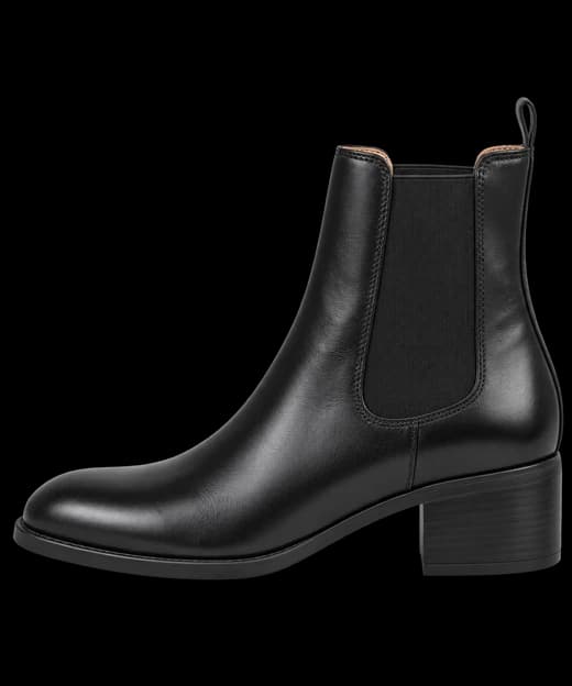 Water-resistant Chelsea boots
